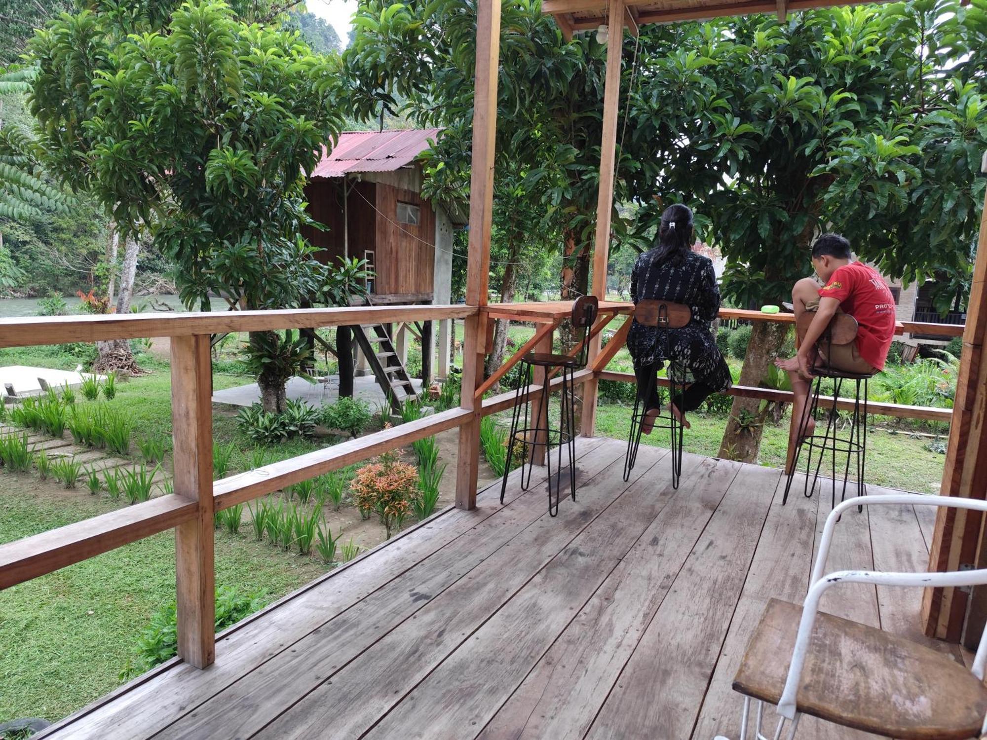Bua Guesthouse Tangkahan Exterior photo
